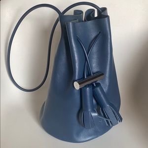 Bucket bag